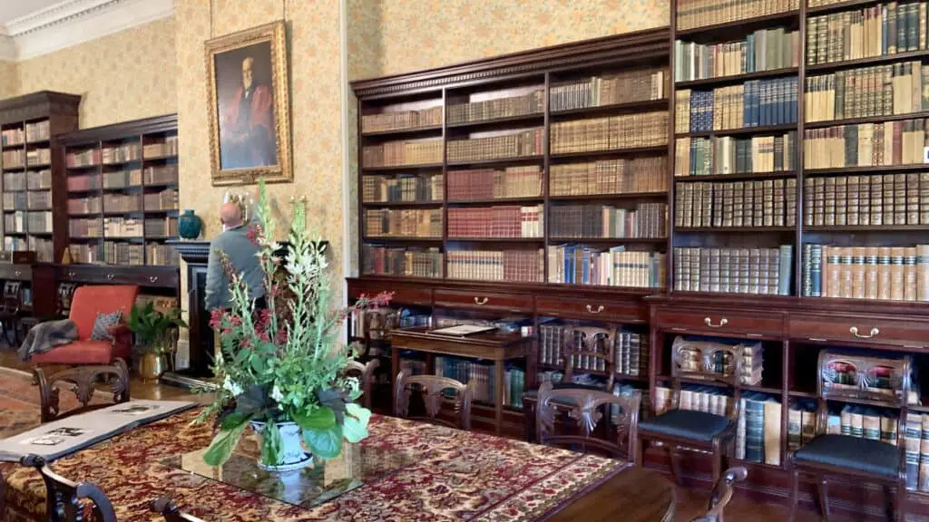 Vist Peckover House - Library